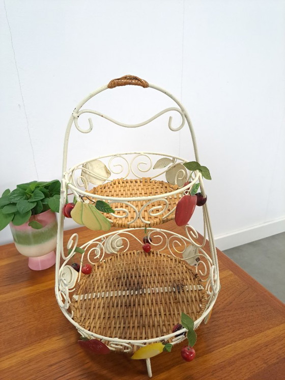 Image 1 of Alzata francese a più livelli in metallo bianco, cesto di frutta