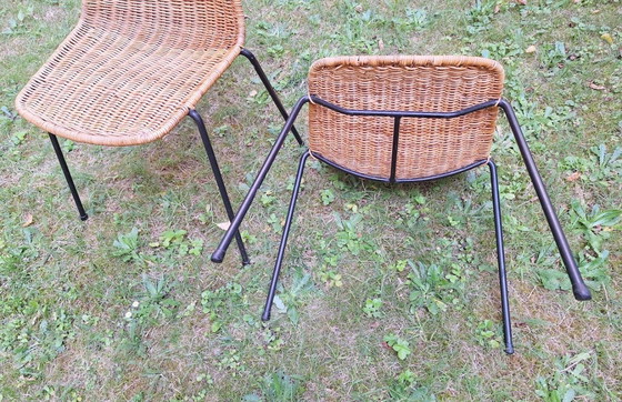 Image 1 of Een paar stapelbare eetkamerstoelen van rotan en ijzer van Gian Franco Legler, Zwitserland, jaren 60.