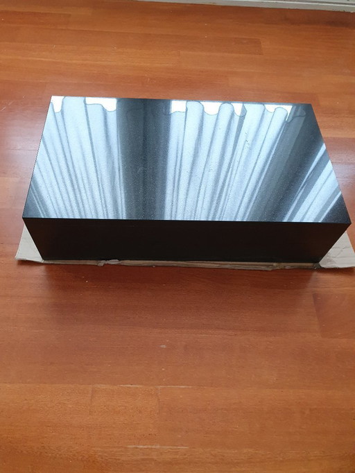 Zoccolo in granito con dimensioni (57 x 32 x 15) [cm]