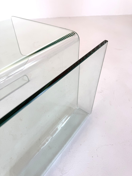 Image 1 of Gebogen glazen bijzettafel 