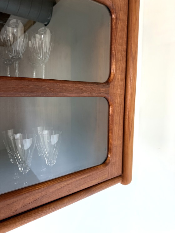 Image 1 of Vetrina vintage galleggiante in teak, Dyrlund '70