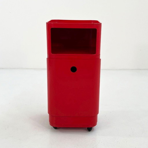 Rode wasmand en opbergmeubel van Anna Castelli voor Kartell, jaren 70.