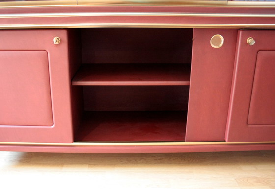 Image 1 of Buffet ou bibliothèque à double corps recouvert de similicuir bordeaux par Umberto Mascagni, années 1950