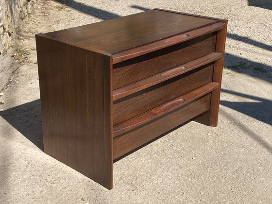 Image 1 of Vintage ladekast uit de jaren 70 van massief iepenhoutfineer met 3 lades.