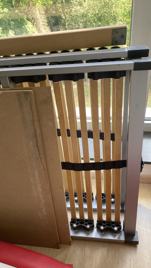 Cama con mesitas de noche y base de láminas. – Hulshoff, matrassen en bedbodems, Skai (photo 2 of 11)