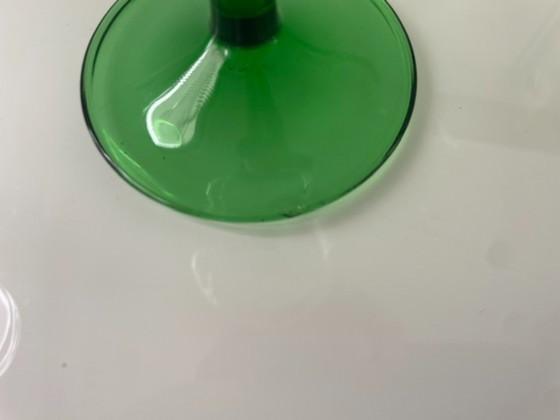 Image 1 of Set van 4 vintage Franse voetglazen met groene steel – retro glaswerk