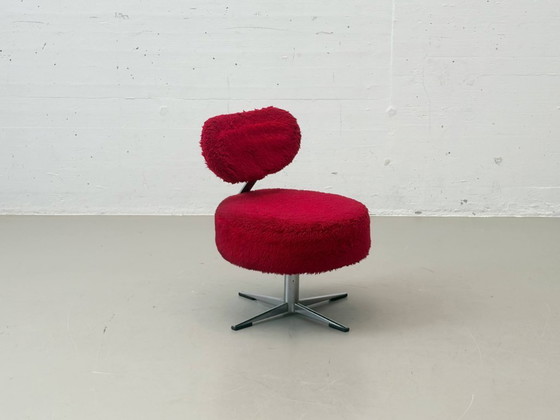 Image 1 of Postmoderne loungestoel met rode teddybeerhoes, jaren 70