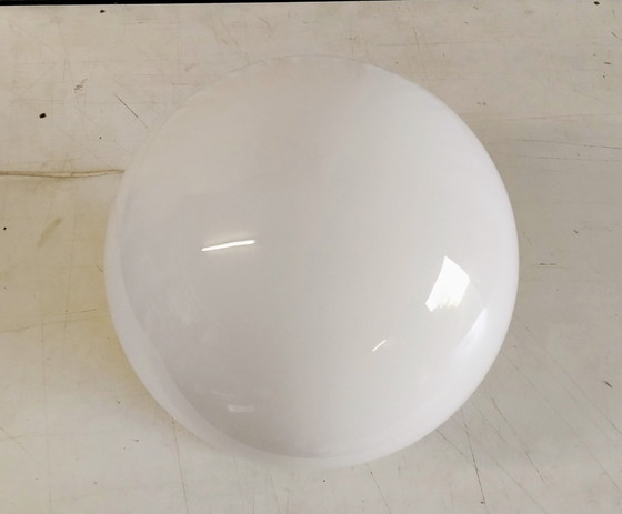 Image 1 of XXL-Tischleuchte aus opalisierendem Glas, 30 cm Durchmesser – Mitte des 20. Jahrhunderts