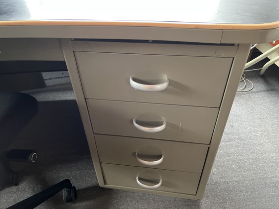 Image 1 of Escritorio Gispen, escritorio industrial LIPS president en forma de riñón