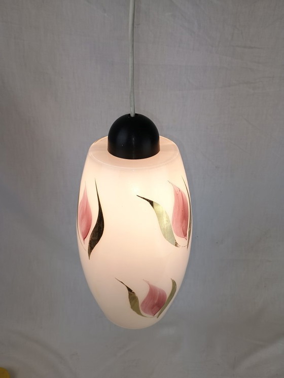 Image 1 of Mid-century hanglamp met witte, briljante bloemenkap, jaren 50, Franse vintage ARLUS