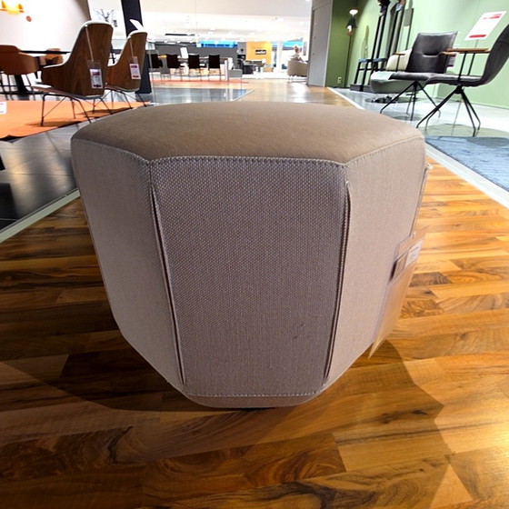 Image 1 of Puf con amuleto Leolux