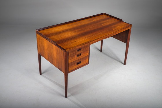 Image 1 of  Skandinavischer moderner asymmetrischer Palisander-Schreibtisch mit Barschrank, zugeschrieben H. Brockmann Petersen für Poul M.