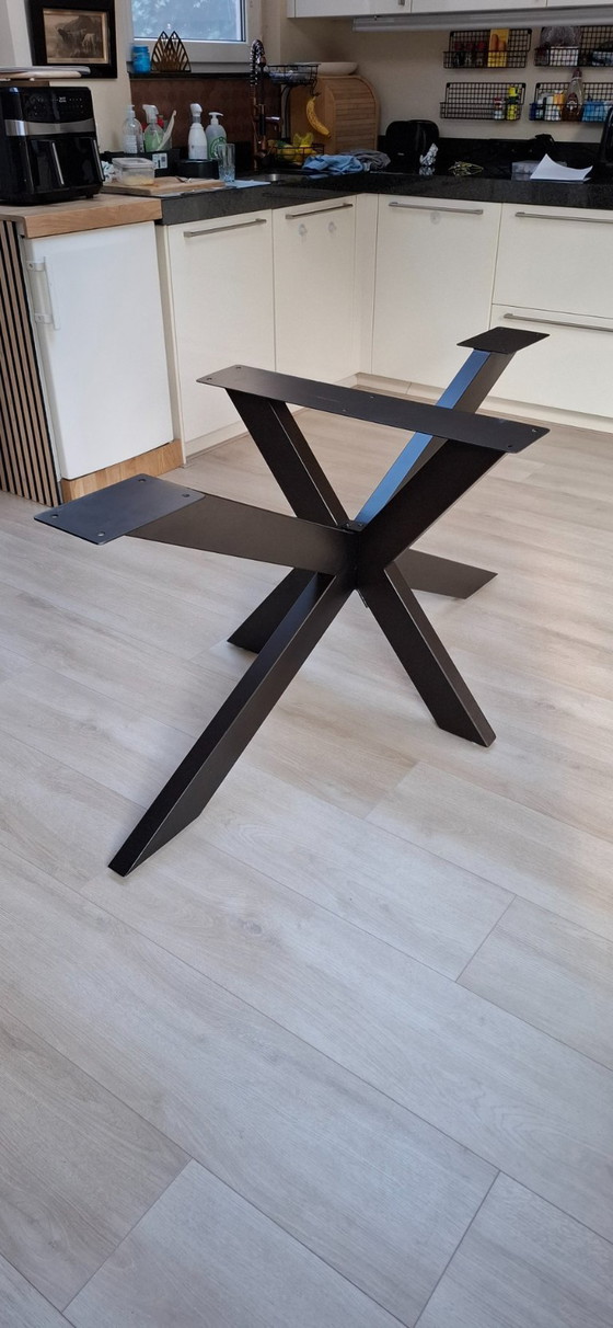 Image 1 of Mesa de comedor ovalada de travertino