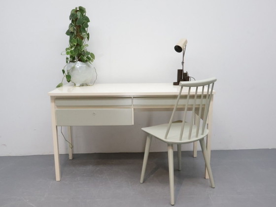 Vintage Desk / wood / drawers / Cream color with mint green (photo 3 of 5)
