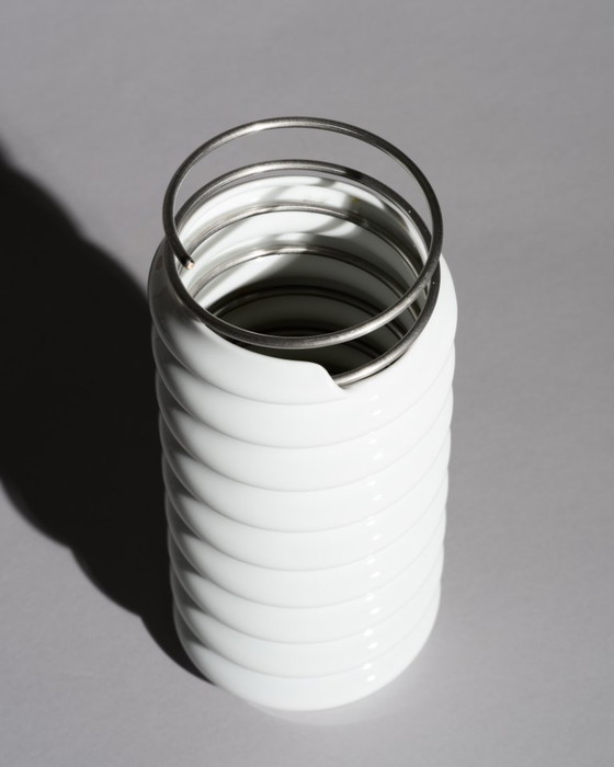 Image 1 of Duo de vases d'artiste en porcelaine blanche et noire « Rigoletto » de Rosenthal Spiral, par Ron Arad