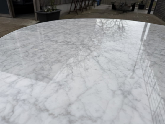 Image 1 of Originele ronde Knoll Tulip eettafel (120cm) Carrara marmer
