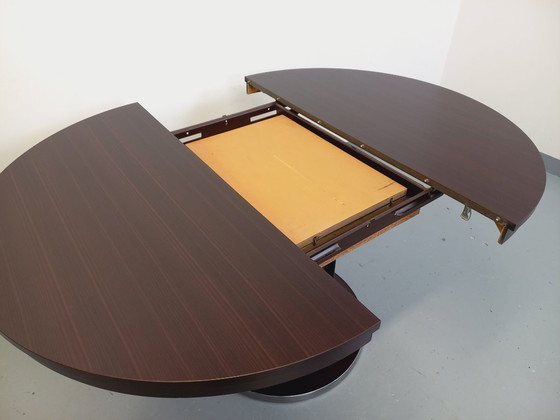 Image 1 of Table ronde de repas vintage en bois d’ébène et métal chromé style Space Age / Diner des années 70 avec rallonge intégrée