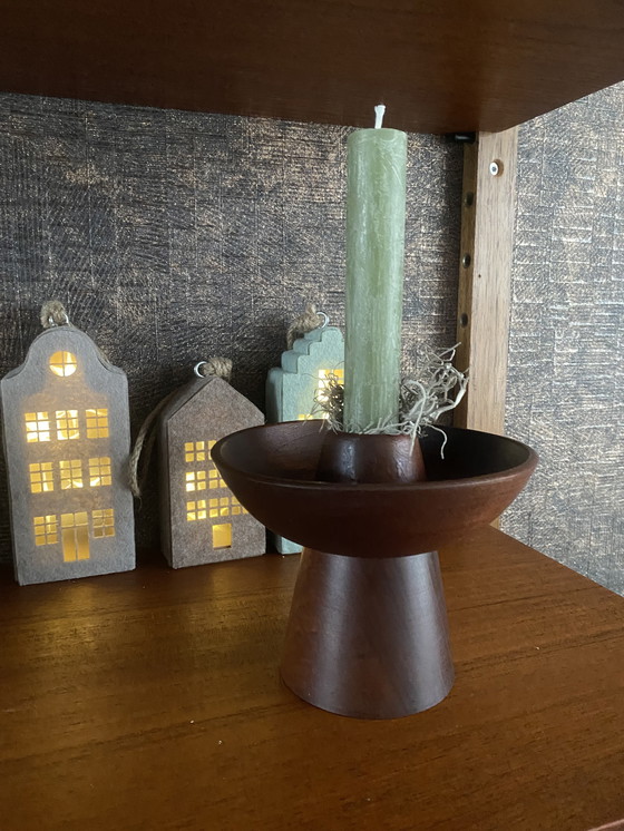 Image 1 of Grote Vintage teakhouten Scandinavisch kandelaar