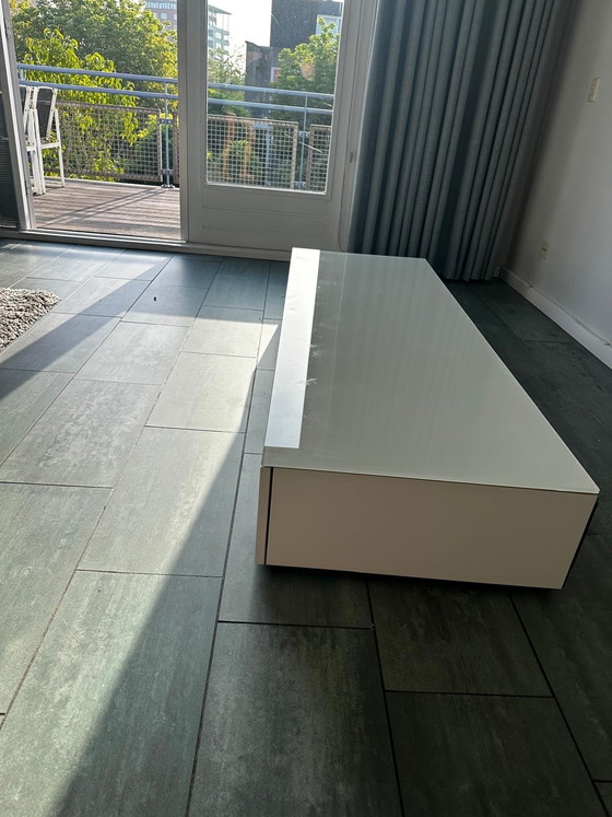 Image 1 of Elegante mobile porta TV Pass di Molteni & C – Design minimalista e finiture di alta qualità