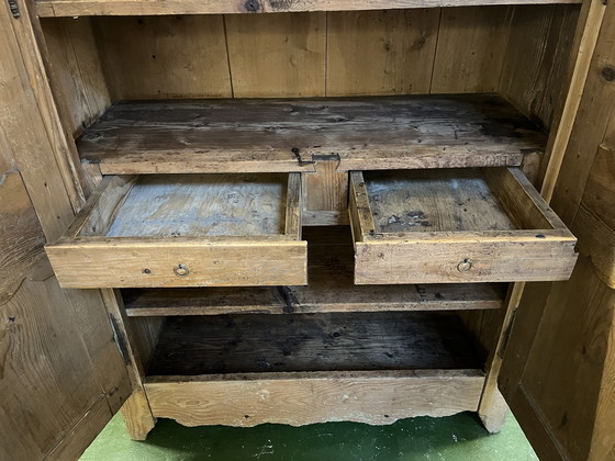 Image 1 of Armario regional de pino del siglo XVIII