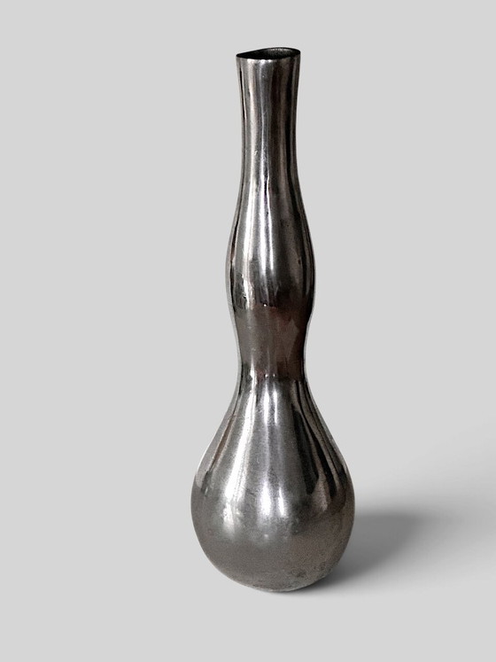 Vase bouton en métal argenté vintage – Aluminium (photo 7 of 8)