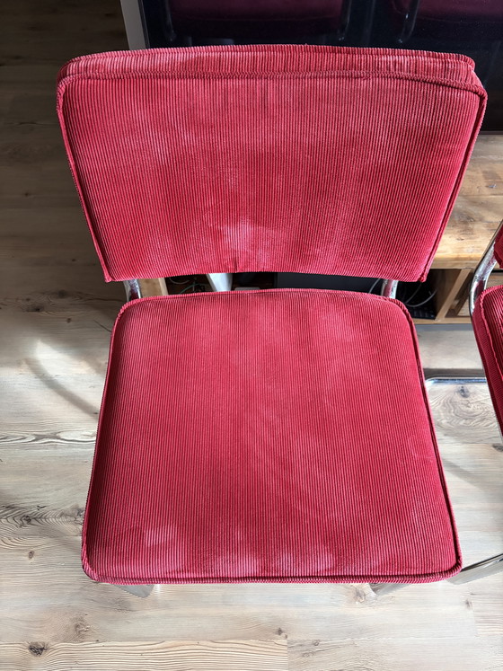 Image 1 of 3 sillas Zuiver Ridge Rib con tela acanalada roja