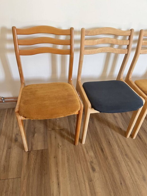 Image 1 of 4 sedie in legno e tessuto a coste