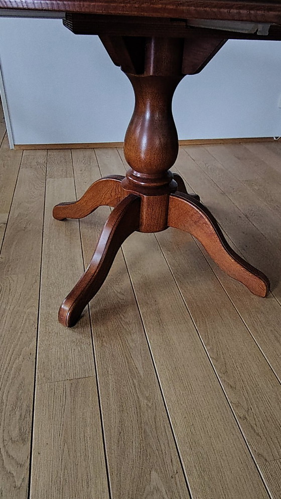 Image 1 of Dining table , round with folding sides