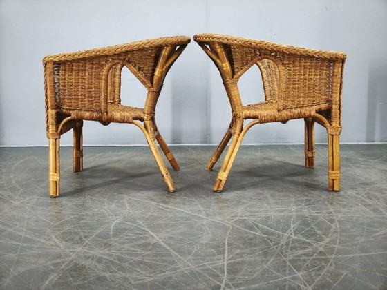 Image 1 of Conjunto de salón italiano de ratán y mimbre de los años 50, con cuatro sillones y mesa.