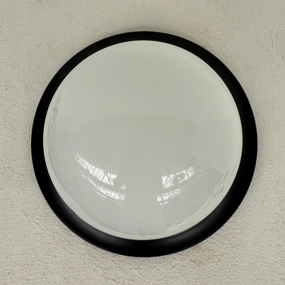 Image 1 of Plafond/wandlamp rond zwart mat jaren 60/70
