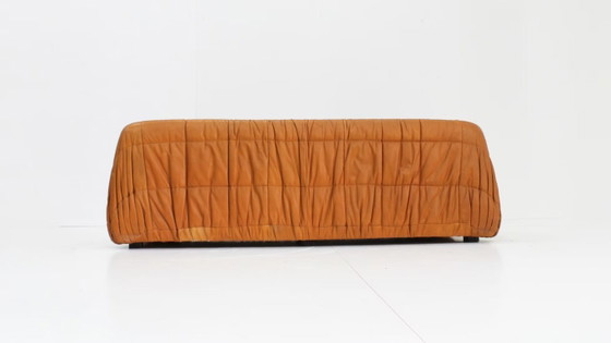 Image 1 of Piumino Cognac-Ledersofa von Jonathan De Pas, 1970er Jahre