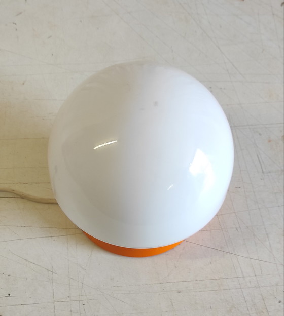 Image 1 of Decken- oder Wandleuchte aus orangefarbenem ABS mit opalisierendem Glaskolben – 1970er Jahre