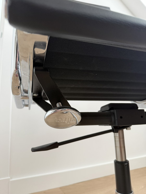 Image 1 of Silla de oficina Vitra Eames EA119 como nueva