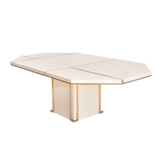 Mesa de comedor extensible, Jean-Claude Mahey, madera lacada y latón dorado, 70’s – Francia