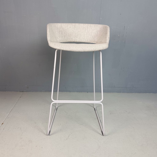 Pedrali Italiaans design barkruk met wollen stoffering