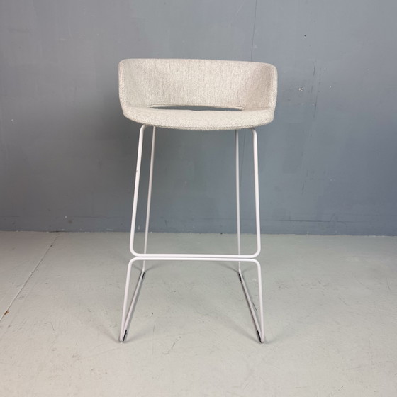 Image 1 of Pedrali Italiaans design barkruk met wollen stoffering