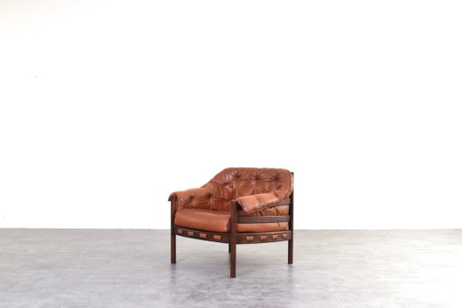 Sillón de roble y cuero de mediados de siglo, diseñado por Arne Norell para Coja en la década de 1960. (photo 2 of 12)