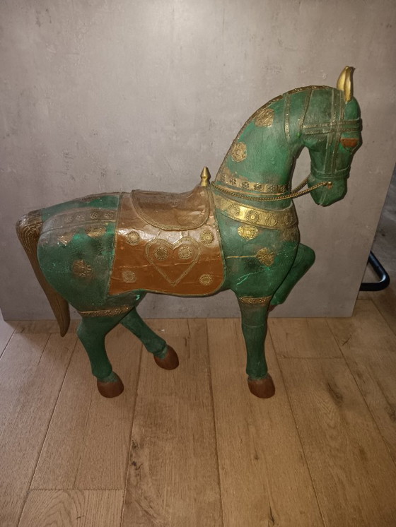 Image 1 of Decoratief Paard in Groene Patina en Gouden Accenten