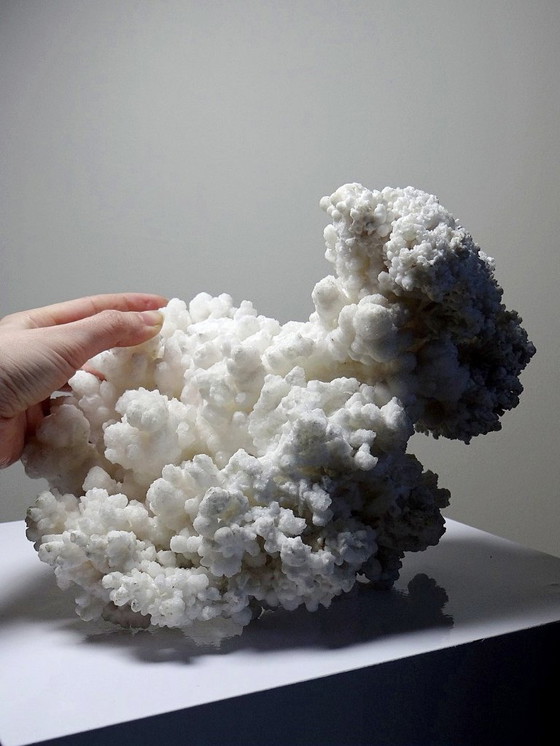 Image 1 of Collezione di minerali, esemplare antico di aragonite bianca dal Messico, +3,2 kg