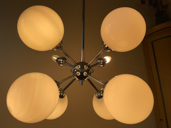 Image 1 of Lampada a sospensione Lampada da soffitto 8 lampadine opaline anni '70 francese