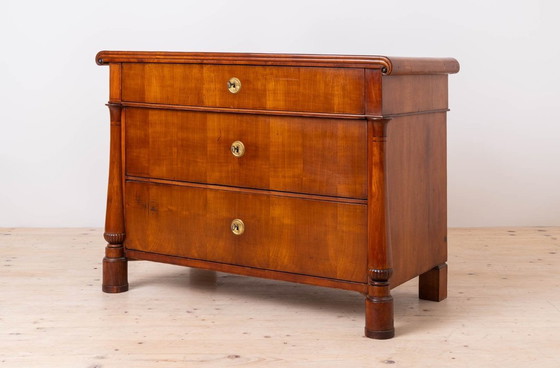 Image 1 of Cómoda Biedermeier de madera de cerezo, mediados del siglo XIX.