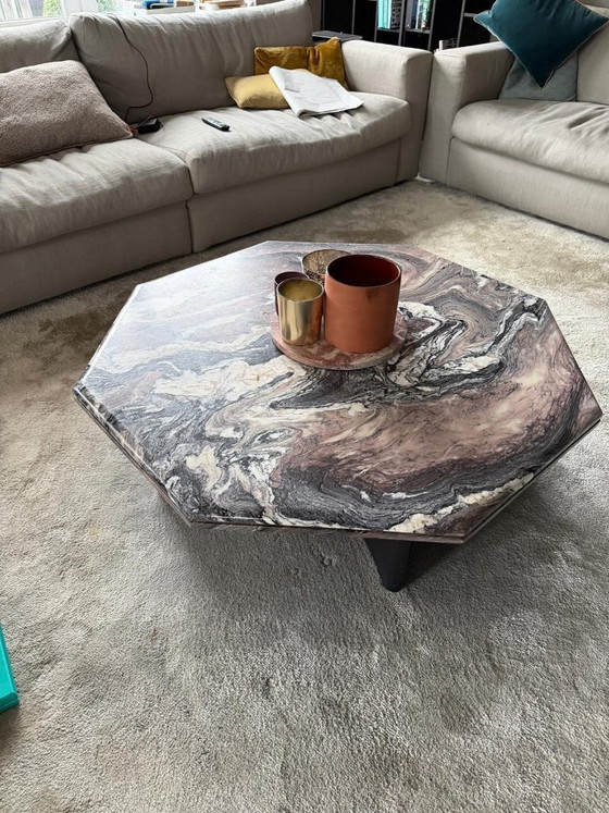 Image 1 of Tavolo in marmo con base in legno - forma esagonale