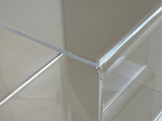 Image 1 of Set di 2 tavolini laterali/impilabili in plexiglass in stile Space Age, anni '70