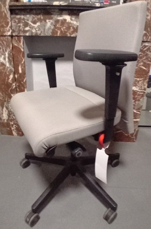Chaise de bureau ergonomique d'Interstuhl