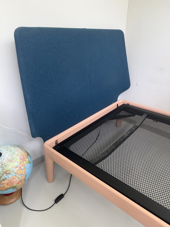 Image 1 of Prachtige Auping Essential (90x200) – Blush Rose met Wollen Hoofdbord (Blauw)
