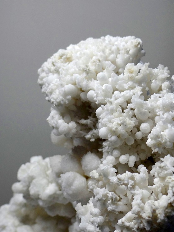 Image 1 of Collezione di minerali, esemplare antico di aragonite bianca dal Messico, +3,2 kg