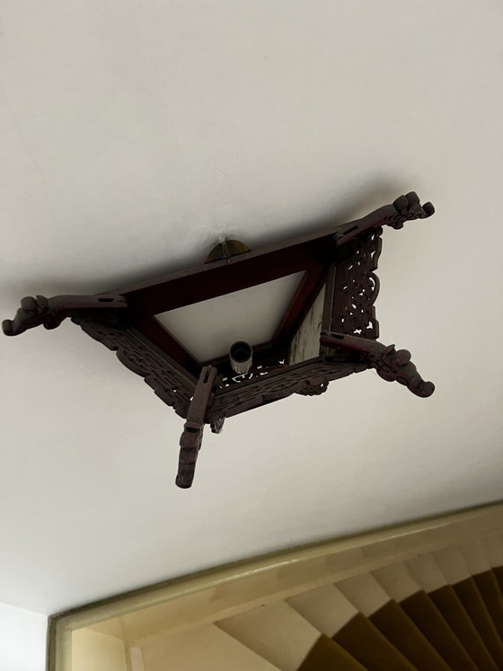Image 1 of Paire d'appliques murales chinoises vintage en bois sculpté, style lanterne de palais - Panneaux de verre peints à la main à l'e