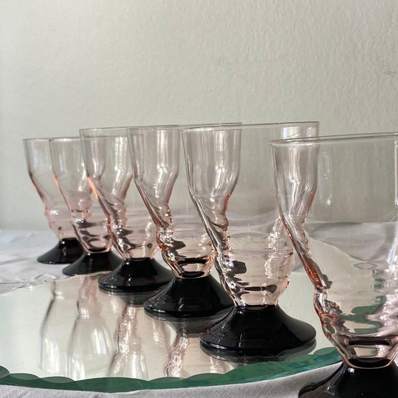 Image 1 of 6 piccoli bicchieri da vino o acqua art déco rosa con gambo nero, 8 cl