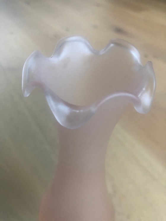 Image 1 of Jarrón con pie de cristal opalino