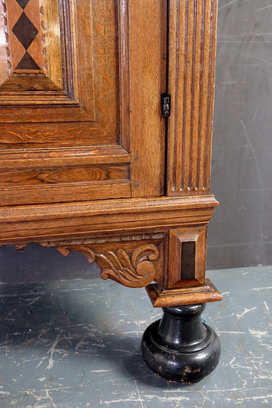 Image 1 of Gelderse Kussenkast, 17de eeuw, eikenhout. 